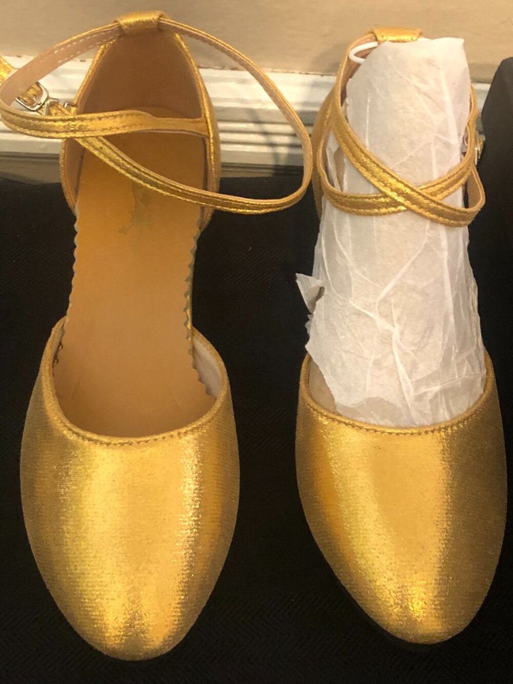 Dance and Sway Gold Shimmer Closed-Toe Dance Heels Sz 7-7.5